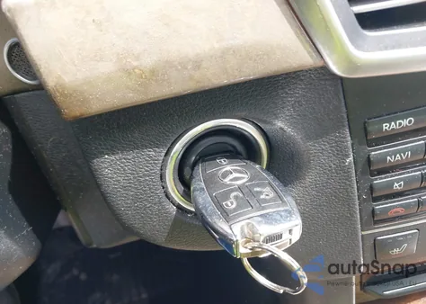 2011 Mercedes-Benz E 350 4Matic z USA, uszkodzony, nr VIN WDDHF8HB8BA361632